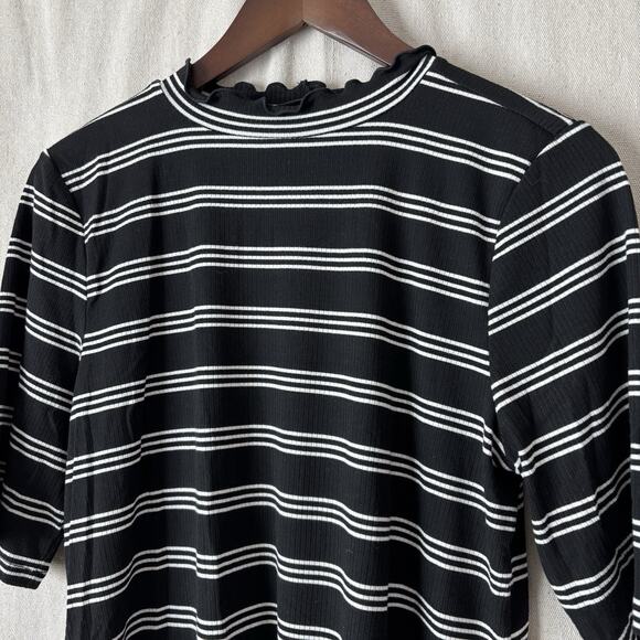 Torrid Striped Women Minimalist Preppy Tee Size 1 Stretchy Comfy 1/2 Sleeves - Picture 2 of 9